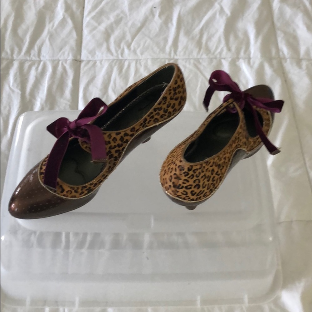 Bronze and cheetah print heels